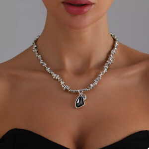 Silver-Plated Glass Pendant Necklace – Elegant Adjustable Chain