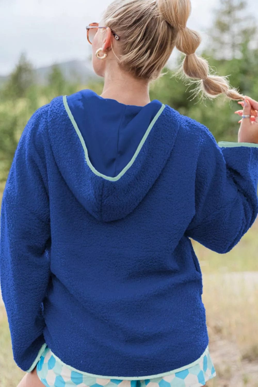 Sherpa Quarter-Zip Hoodie with Dropped Shoulders for Ultimate Comfort and Style - Image 4