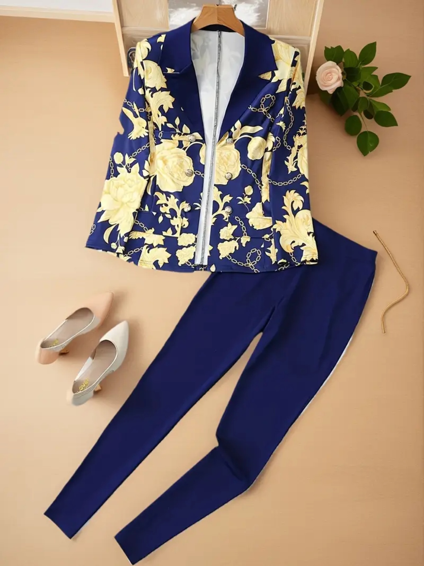 New Ladies' Elegant High-end Printed Dress Set, Chain Printed Slim Fit Suit Jacket With Pure Blue Leggings, Two-piece Suit Set, Machine Washable, Fashionable All Year Round - Image 3