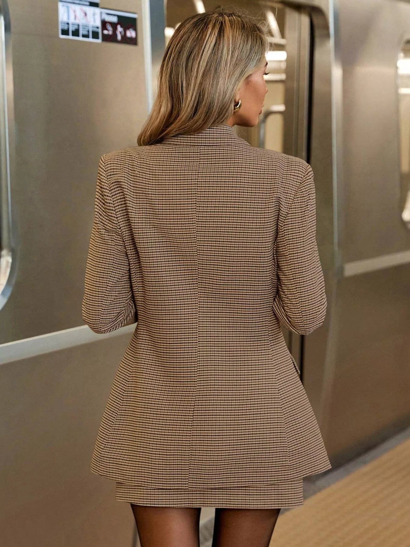 Single-Breasted Plaid Blazer and Skirt Set for Chic Style - Image 2