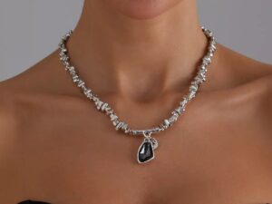 Silver-Plated Glass Pendant Necklace – Elegant Adjustable Chain
