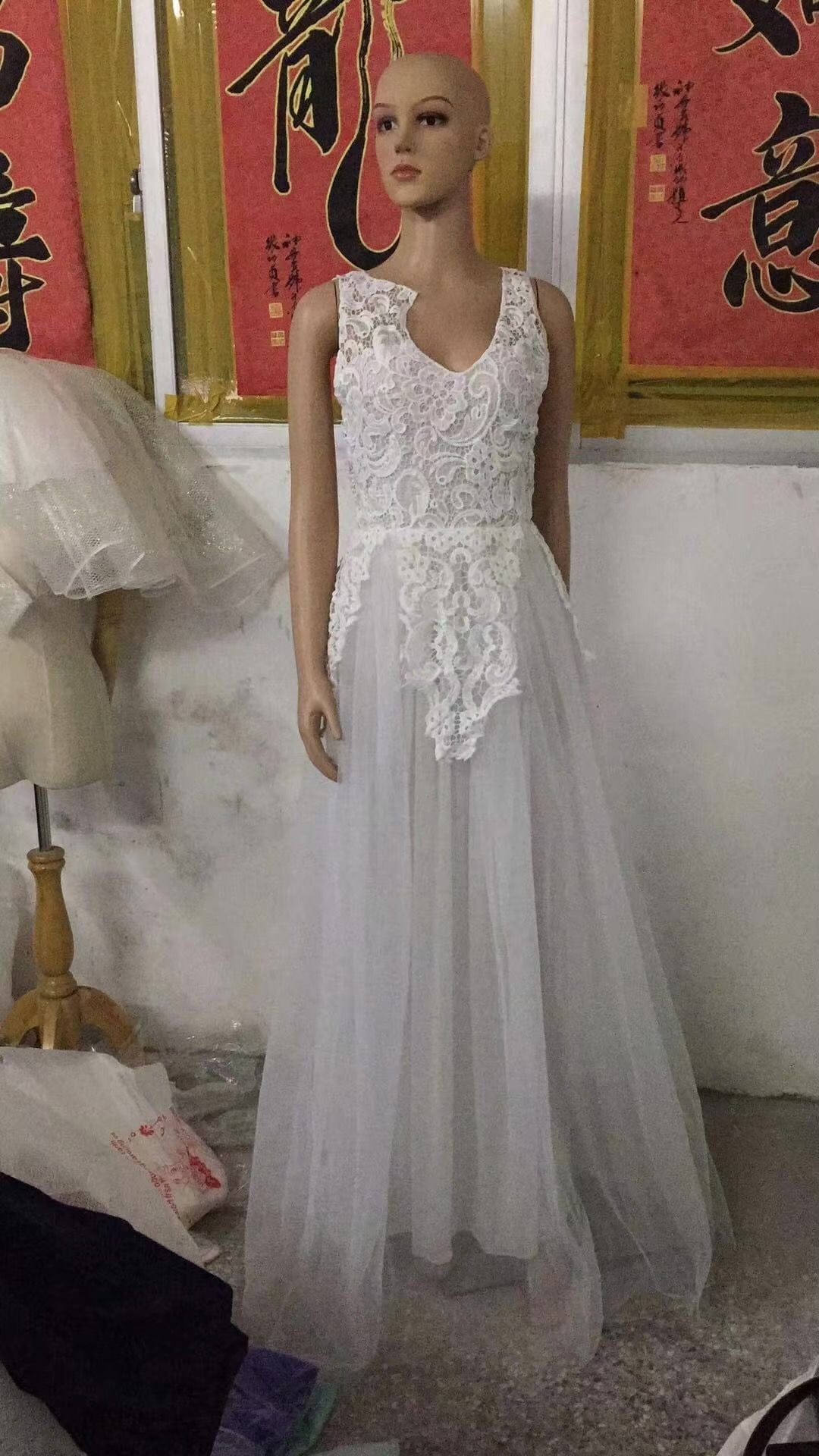 Sleeveless Lace Wedding Dress with Floral Accents - Image 4