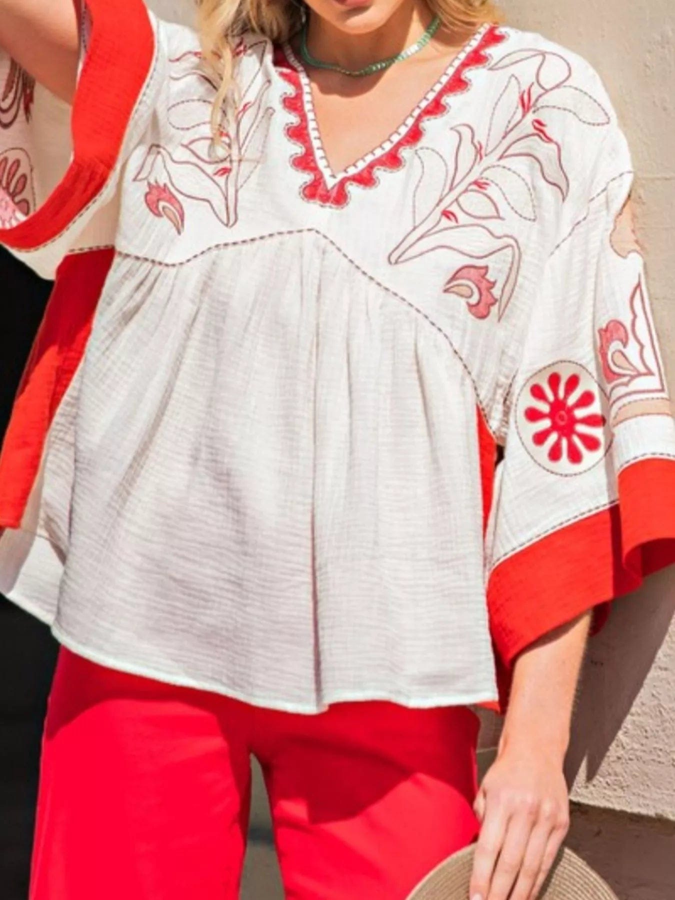 Printed V-Neck Top with Contrast Trim Details for Stylish Women - Image 2