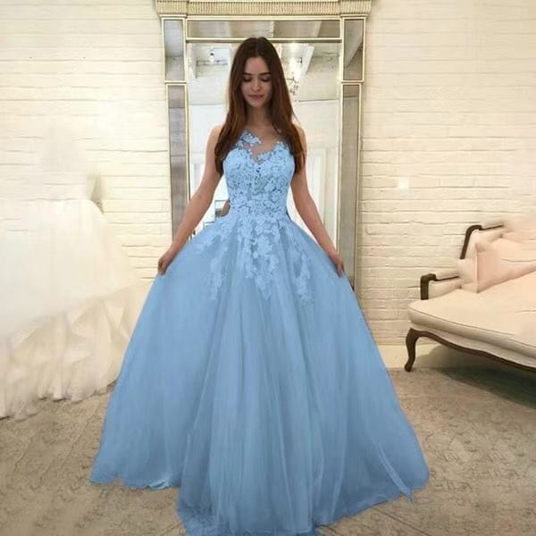 Sleeveless Lace Wedding Dress with Floral Accents - Image 5
