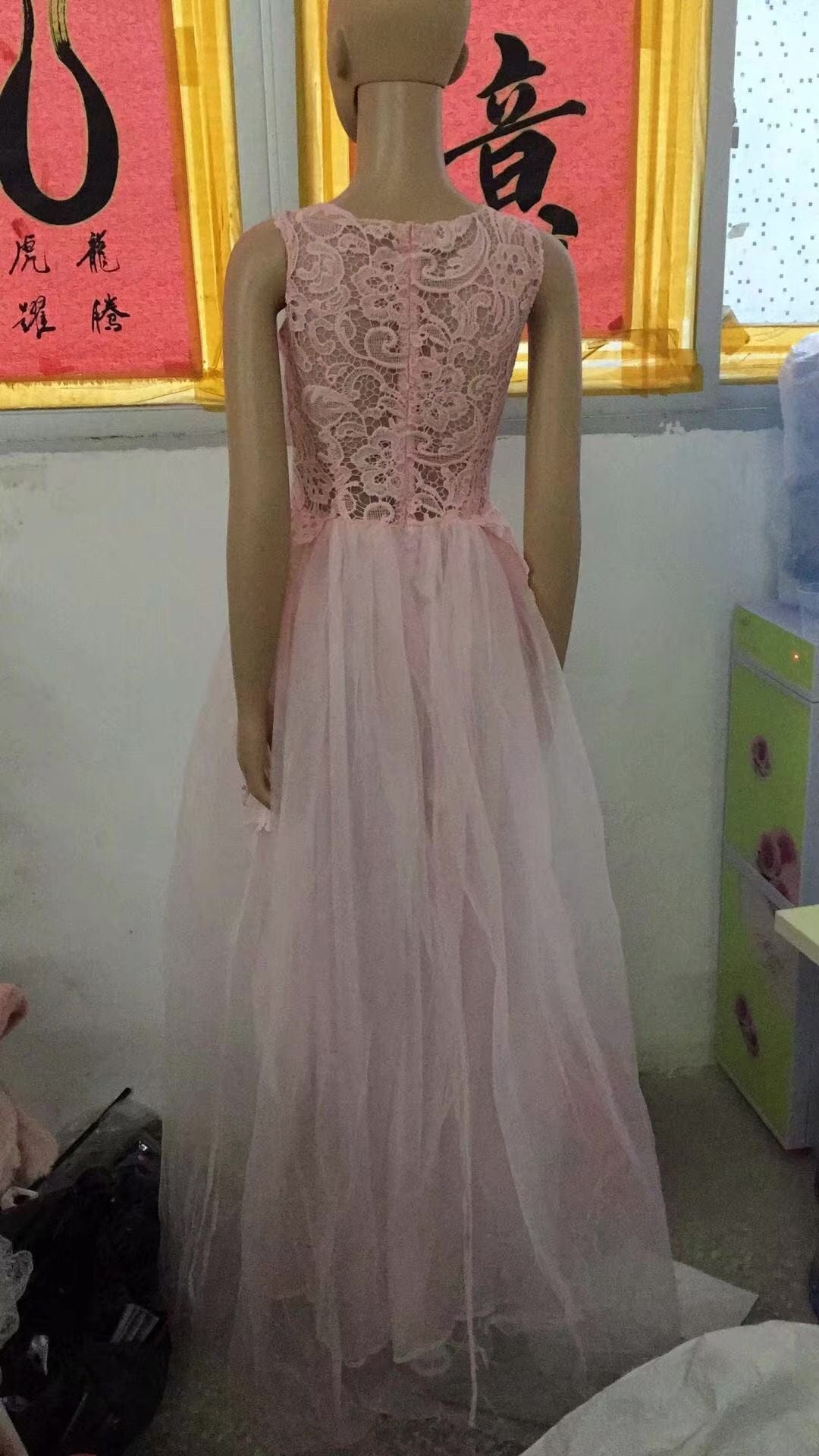 Sleeveless Lace Wedding Dress with Floral Accents - Image 2