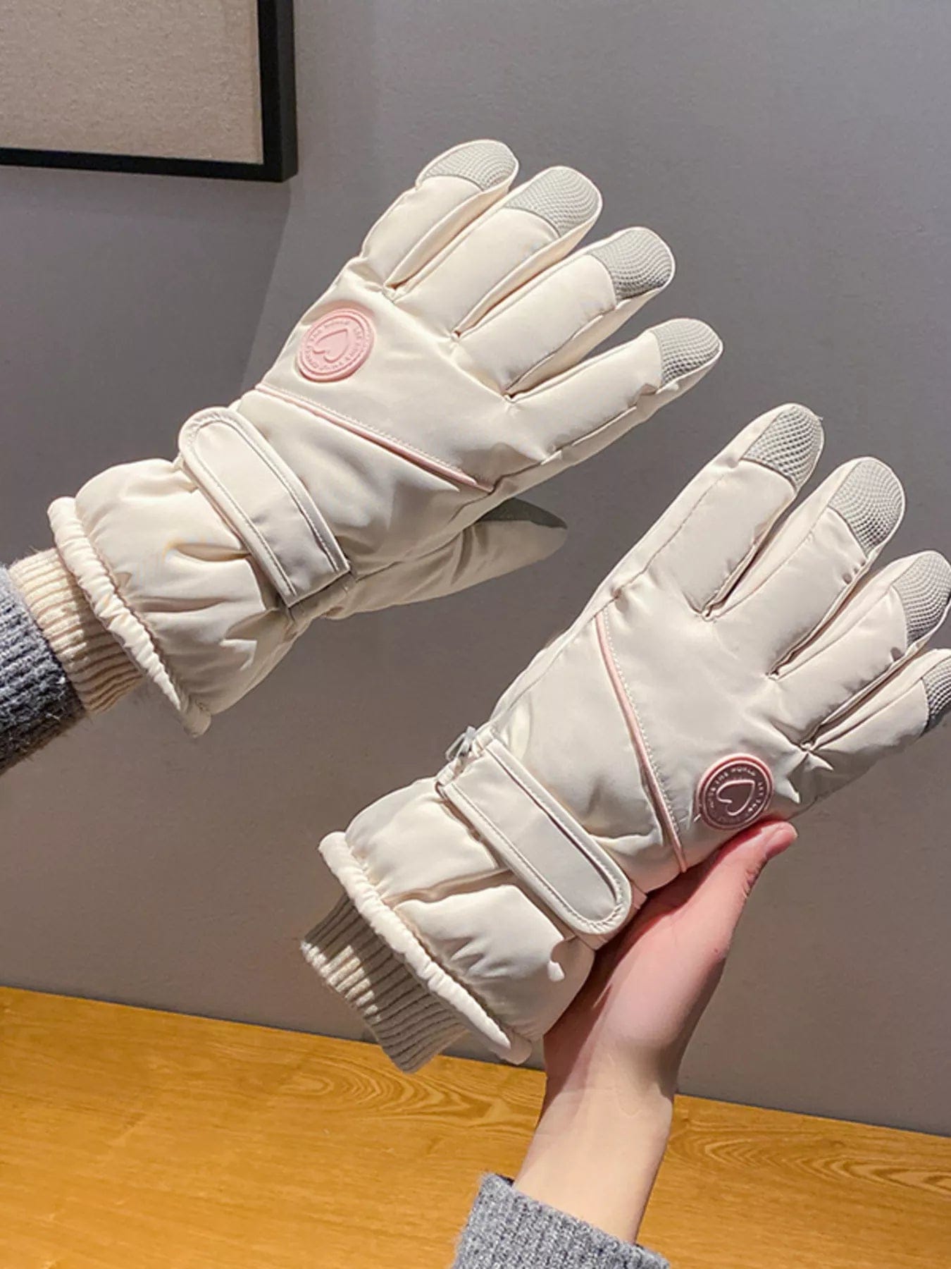 Winter Touchscreen Gloves| Lightweight One Size Design - Image 2