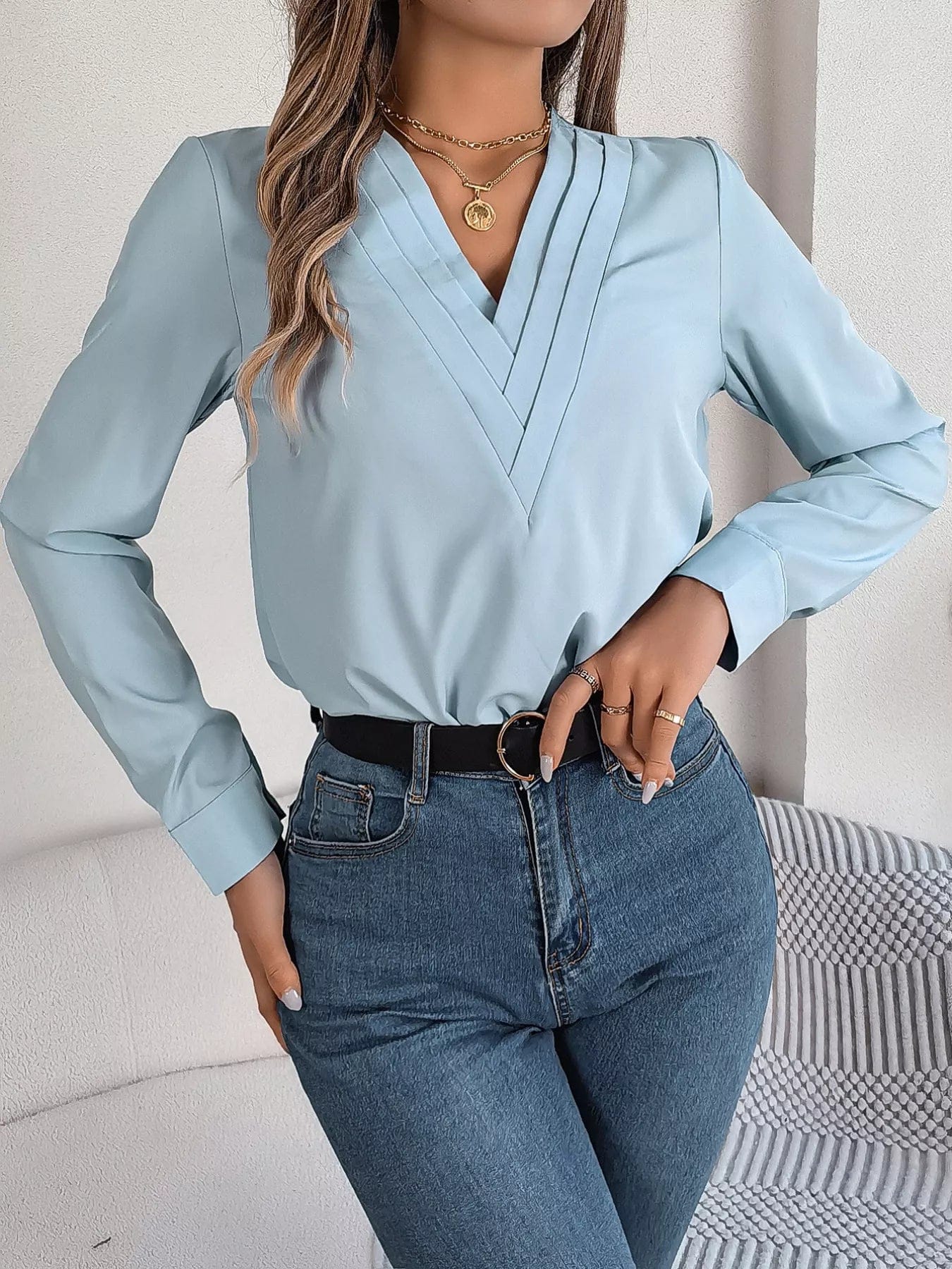 Layered V-Neck Blouse for Effortless Style and Comfort with Long Sleeves - Image 4