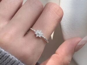 925 Sterling Silver Flower Ring with Zircon for Elegant Style