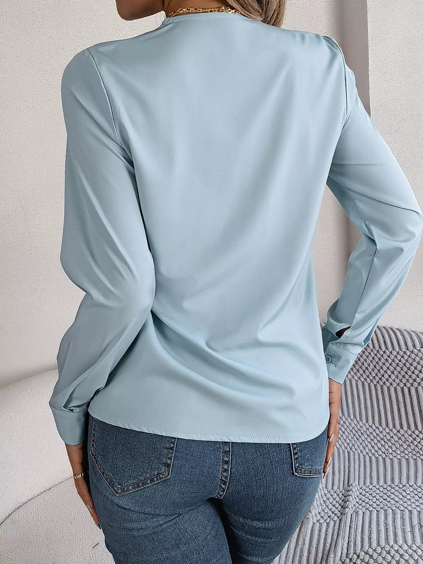 Layered V-Neck Blouse for Effortless Style and Comfort with Long Sleeves - Image 2